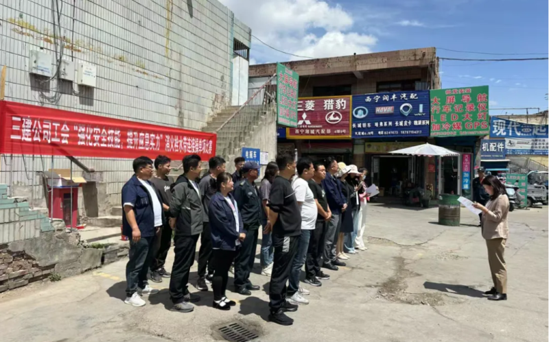 三建公司工会开展“强化安全技能，，，，，，提升应急实力”消火栓水带连接操单项比赛