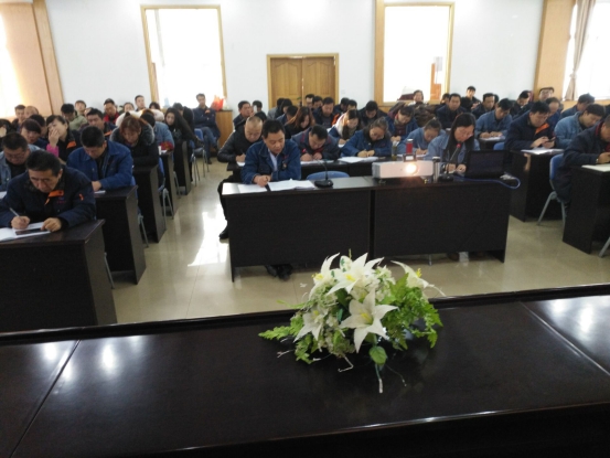 中共青海6732顶级游戏娱乐工业投资有限公司委员会 召开二届党委中心组第九次学习扩大会议