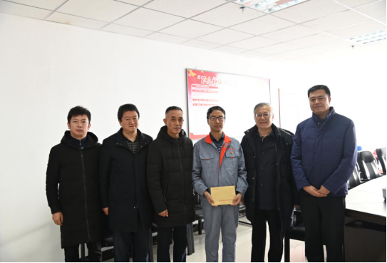 走访慰问专家人才，，，，，，，为人才创新营造良好的环境